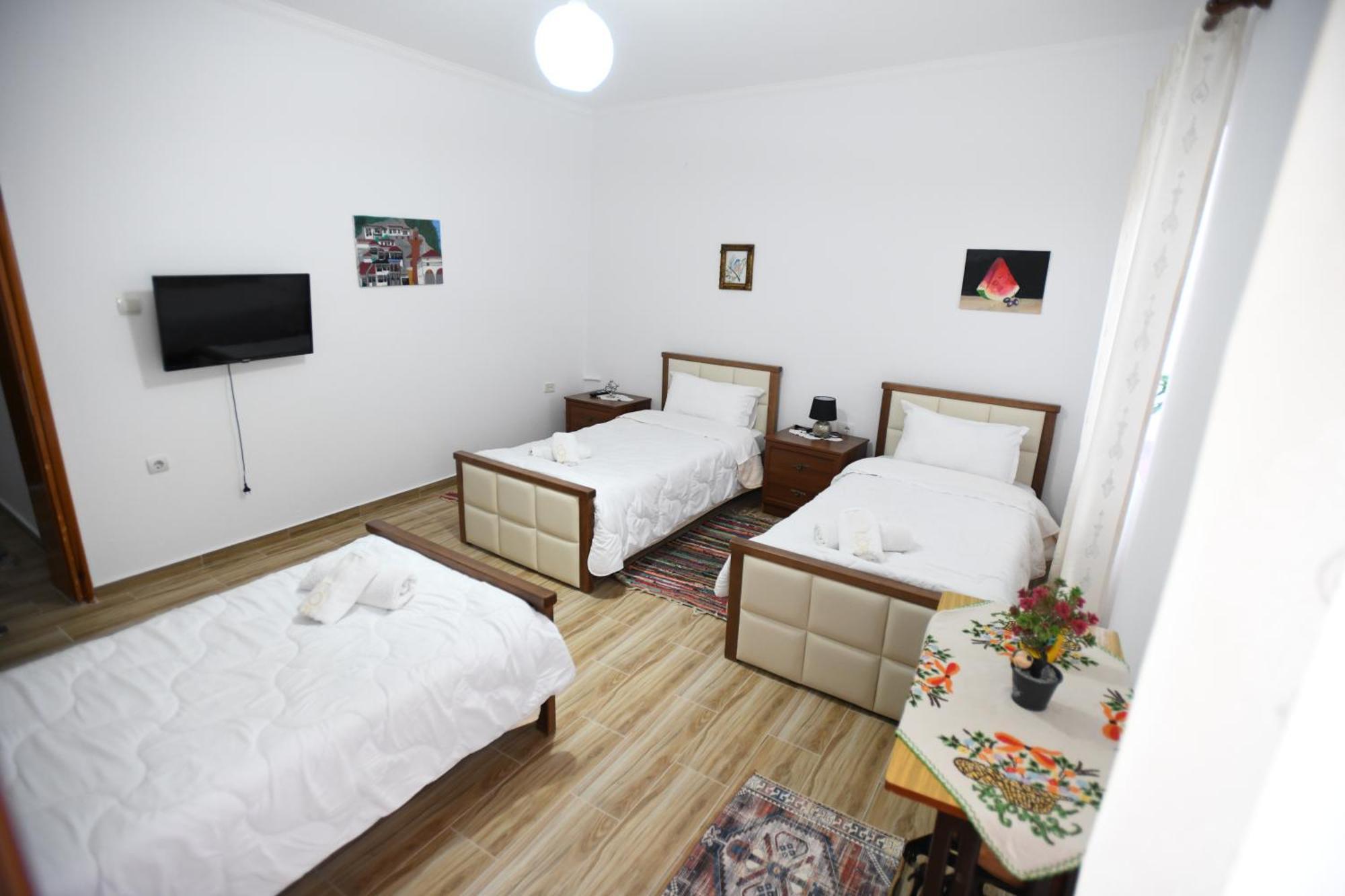 Guest House Luli Berat Exterior foto