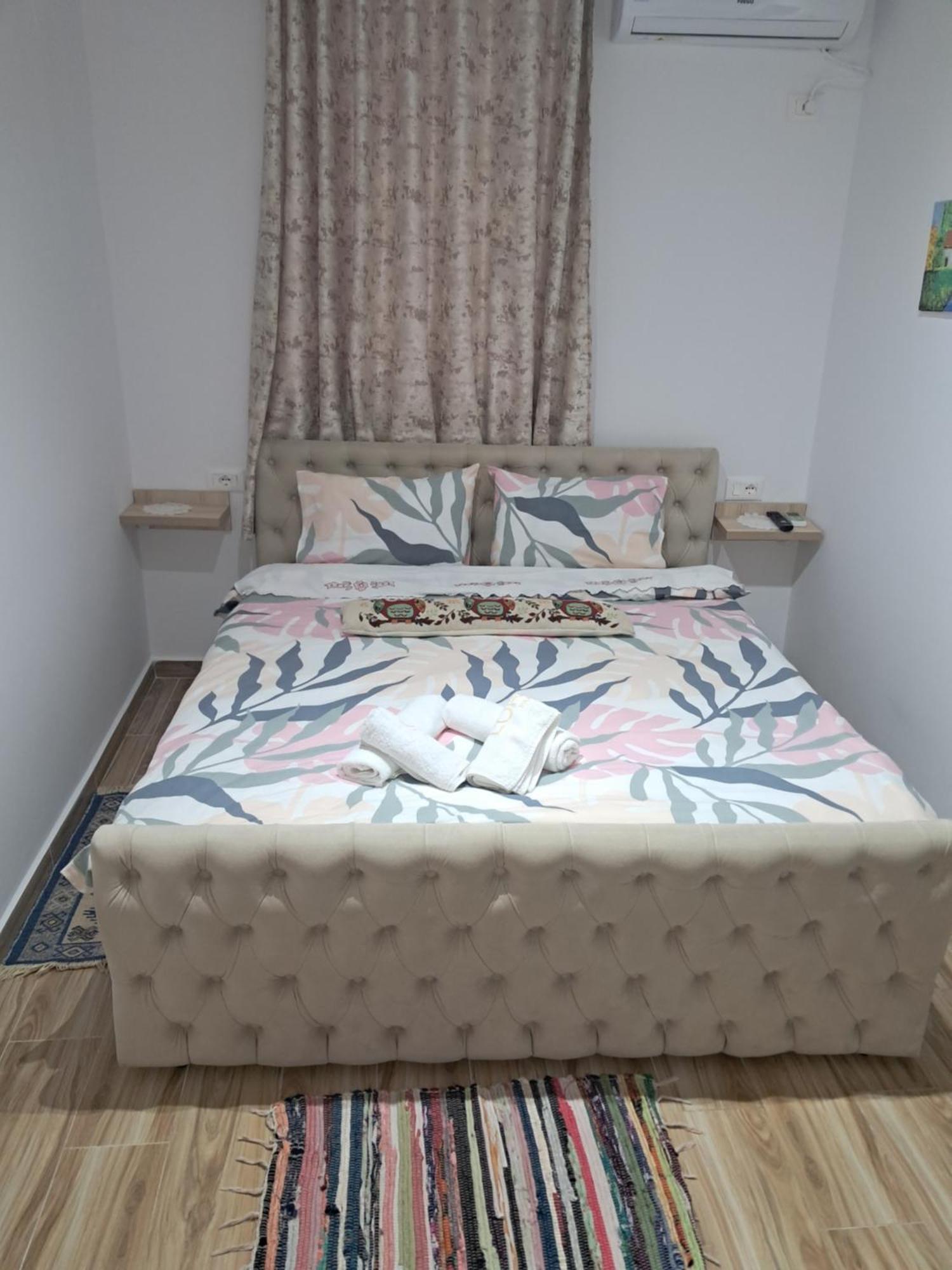 Guest House Luli Berat Exterior foto